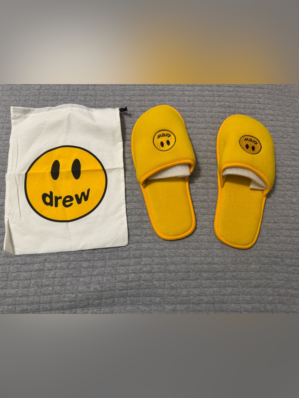 Drew House Men’s Polar Fleece Mascot Slippers Yellow Size L/XL
